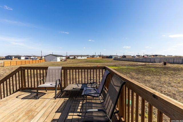 313 Clara Ridge, Marion, TX 78124