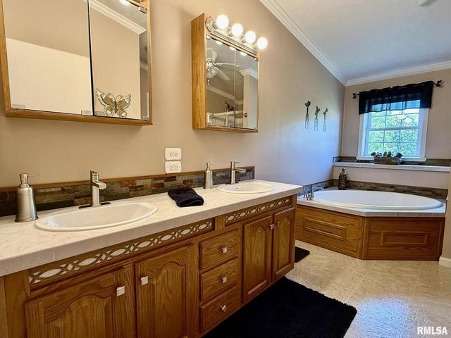 20 Xanders Lane, Golconda, IL 62938