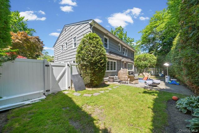 29 Waverly Place, Lawrence, NY 11559