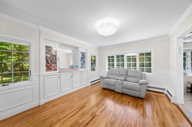 29 Waverly Place, Lawrence, NY 11559