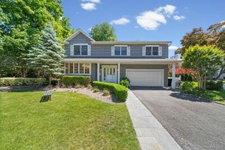 29 Waverly Place, Lawrence, NY 11559