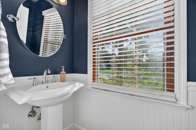 7215 Moorgate Road, Indianapolis, IN 46250
