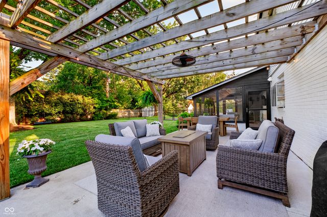 7215 Moorgate Road, Indianapolis, IN 46250