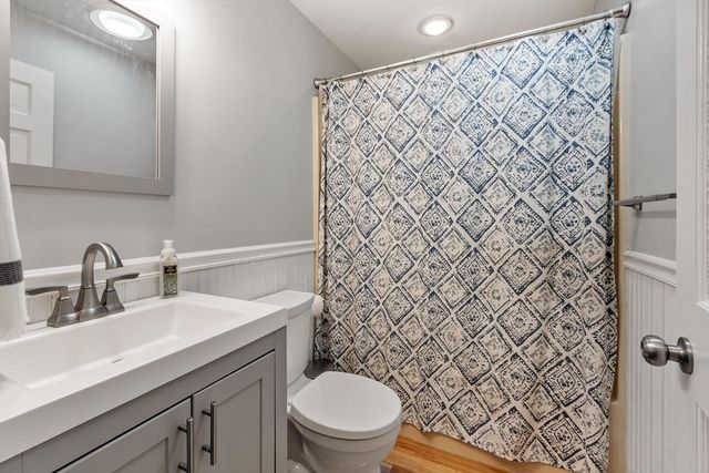 90 Tuttle Rd, Sterling, MA 01564