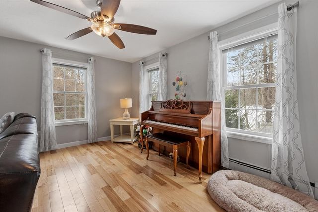 90 Tuttle Rd, Sterling, MA 01564