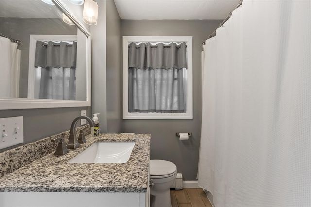 90 Tuttle Rd, Sterling, MA 01564