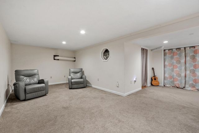 90 Tuttle Rd, Sterling, MA 01564