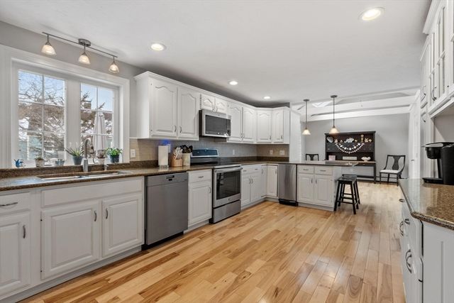 90 Tuttle Rd, Sterling, MA 01564