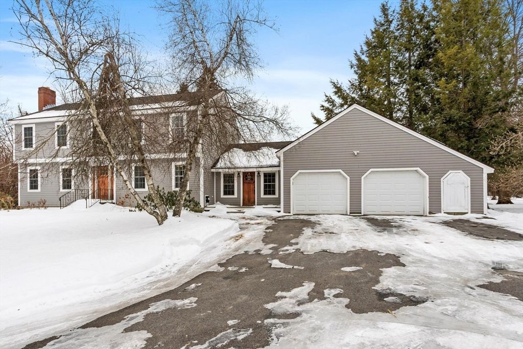 90 Tuttle Rd, Sterling, MA 01564