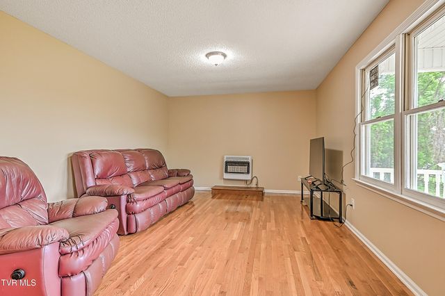 936 Diane Avenue, Erwin, TN 37650