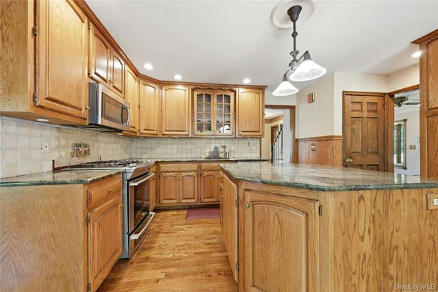 21 Northwood Circle, Halesite, NY 11743