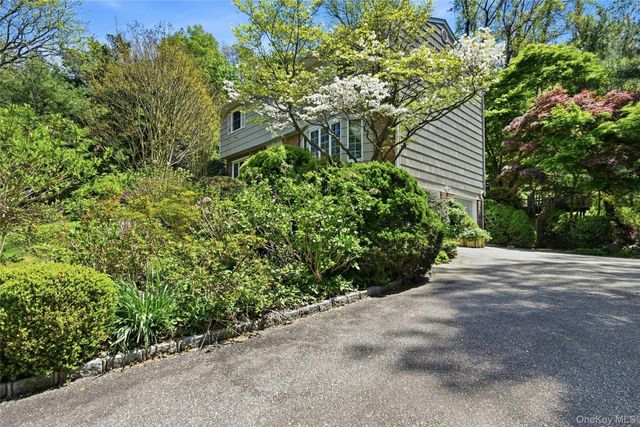 21 Northwood Circle, Halesite, NY 11743