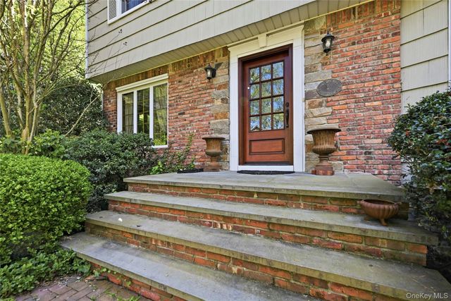21 Northwood Circle, Halesite, NY 11743