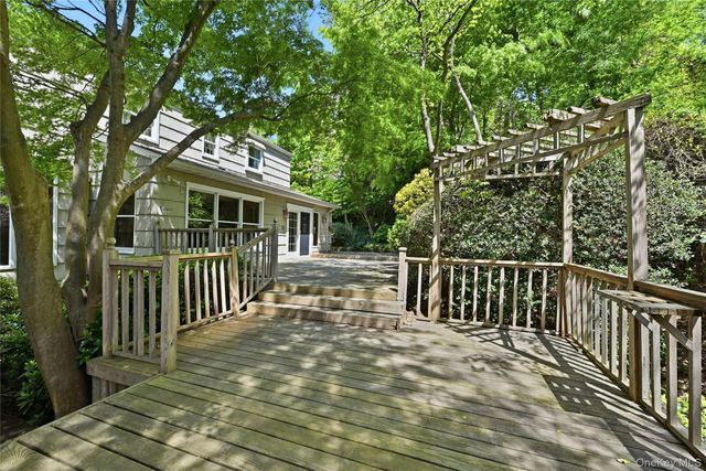 21 Northwood Circle, Halesite, NY 11743
