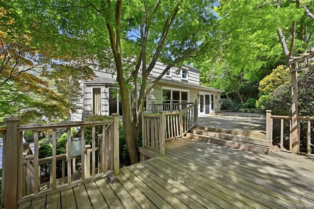 21 Northwood Circle, Halesite, NY 11743