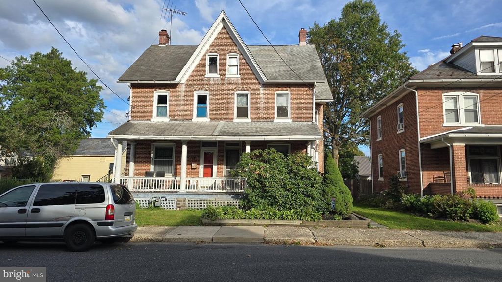 19 S 8TH, Quakertown, PA 18951 — exterior