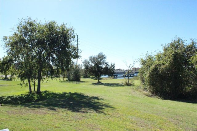 2904 Red Bluff Road, Seabrook, TX 77586