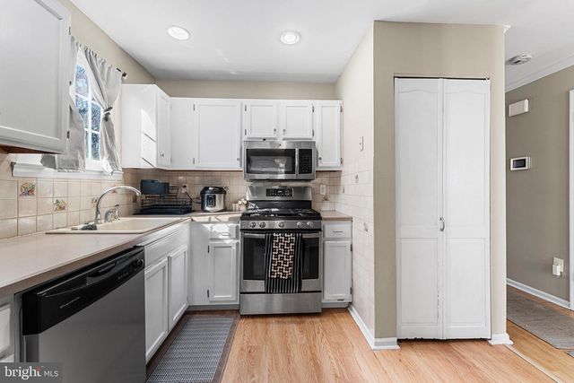 12 RIVER BANK DR, Roebling, NJ 08554