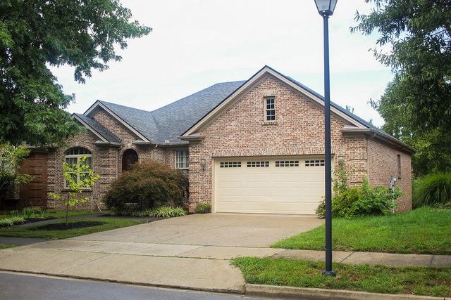 925 Village Green Avenue, Lexington, KY 40509