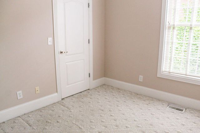 925 Village Green Avenue, Lexington, KY 40509