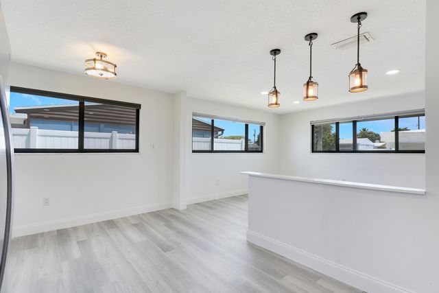 9291 Bloomfield Drive, Palm Beach Gardens, FL 33410