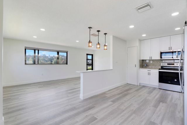 9291 Bloomfield Drive, Palm Beach Gardens, FL 33410