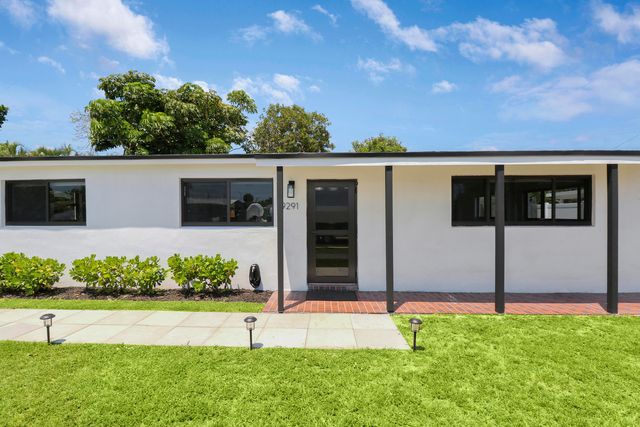 9291 Bloomfield Drive, Palm Beach Gardens, FL 33410