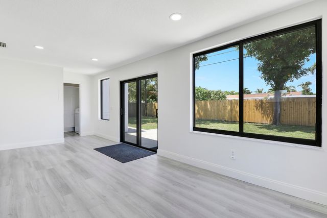 9291 Bloomfield Drive, Palm Beach Gardens, FL 33410