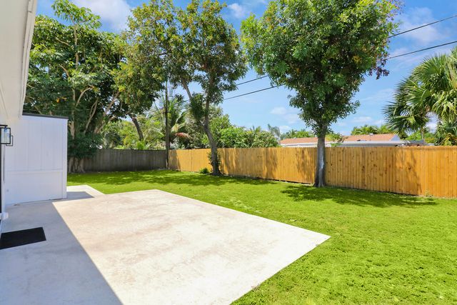 9291 Bloomfield Drive, Palm Beach Gardens, FL 33410