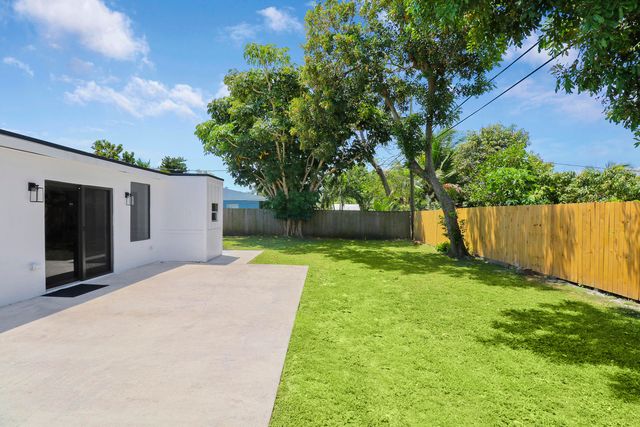 9291 Bloomfield Drive, Palm Beach Gardens, FL 33410