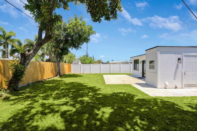9291 Bloomfield Drive, Palm Beach Gardens, FL 33410