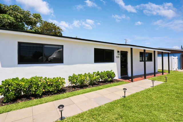 9291 Bloomfield Drive, Palm Beach Gardens, FL 33410