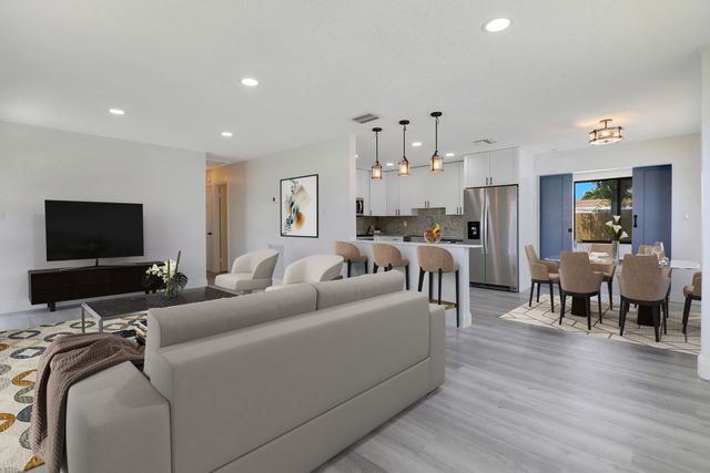 9291 Bloomfield Drive, Palm Beach Gardens, FL 33410