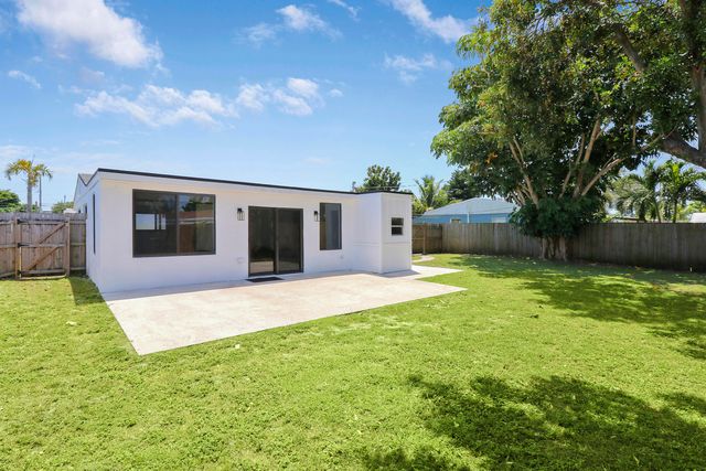 9291 Bloomfield Drive, Palm Beach Gardens, FL 33410