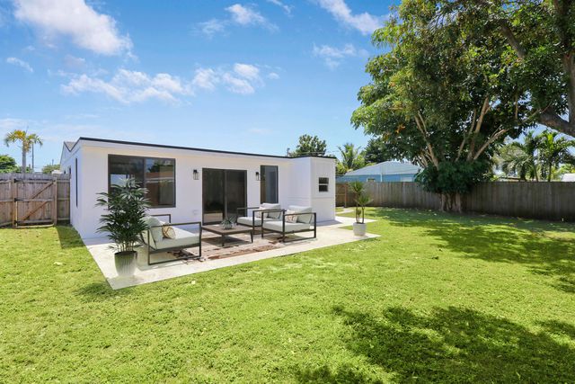 9291 Bloomfield Drive, Palm Beach Gardens, FL 33410