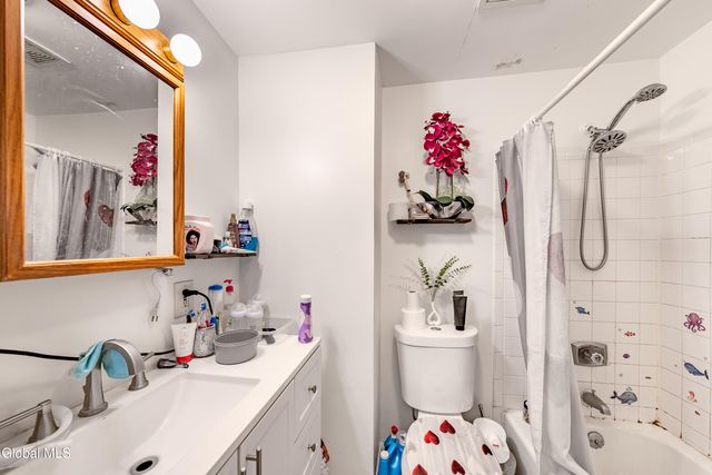 350 Madison Avenue, Albany, NY 12210