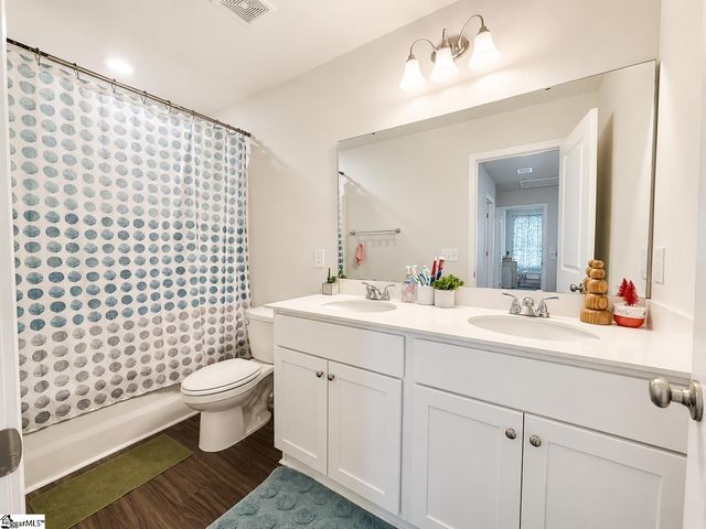 104 W Compass Way, Easley, SC 29640