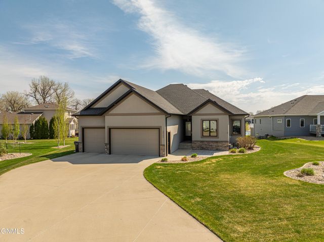 3904 Waterfront Place SE, Mandan, ND 58554