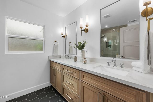 2176 Las Lunas Street, Pasadena, CA 91107