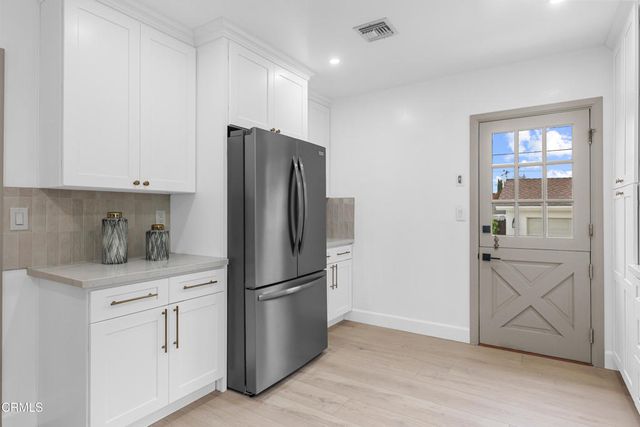 2176 Las Lunas Street, Pasadena, CA 91107