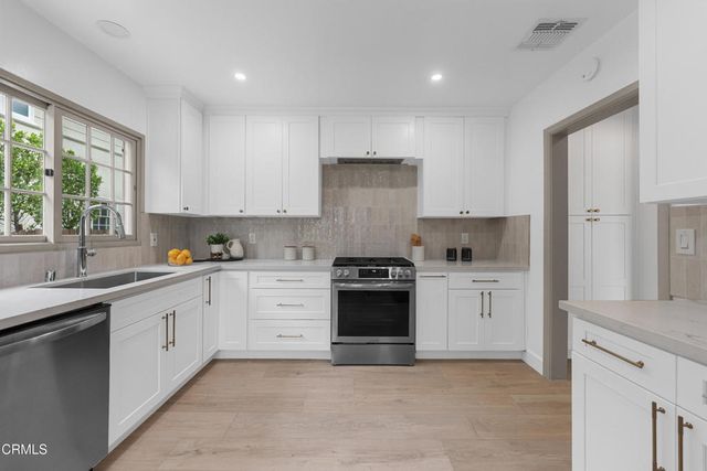 2176 Las Lunas Street, Pasadena, CA 91107