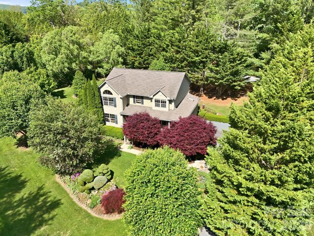 306 Woodview Court, Fletcher, NC 28732