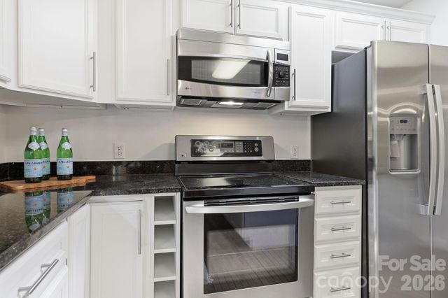 306 Woodview Court, Fletcher, NC 28732
