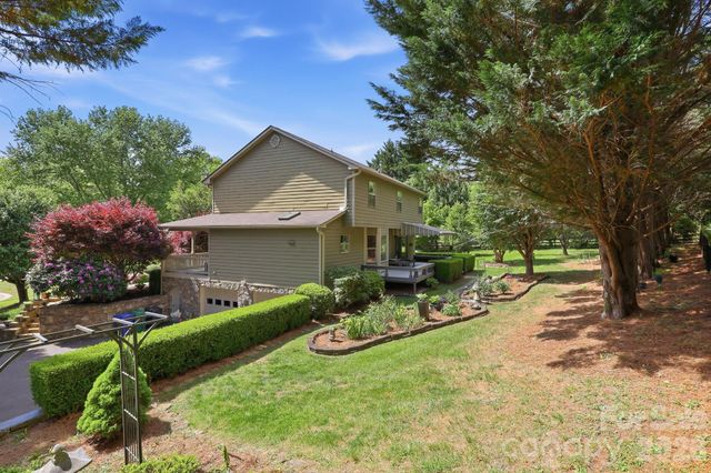 306 Woodview Court, Fletcher, NC 28732