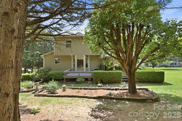 306 Woodview Court, Fletcher, NC 28732