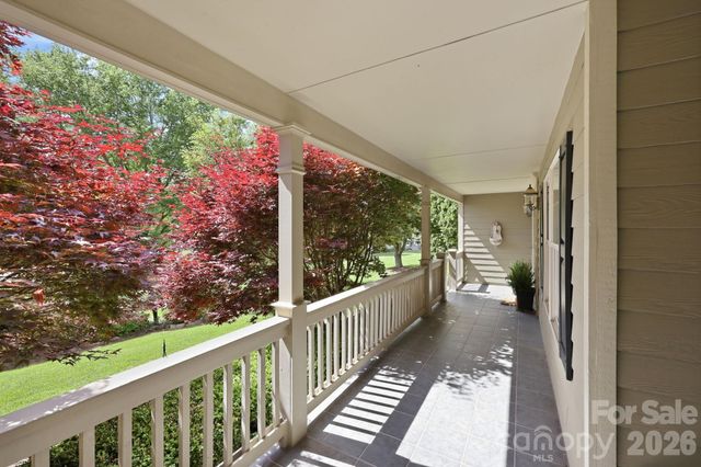 306 Woodview Court, Fletcher, NC 28732