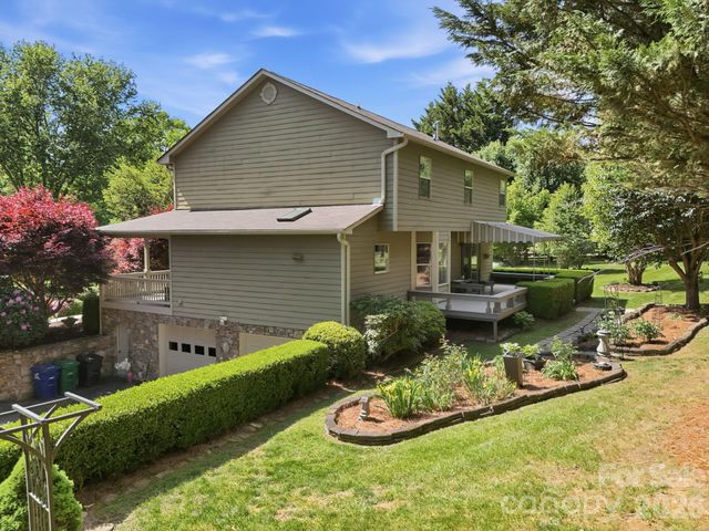 306 Woodview Court, Fletcher, NC 28732