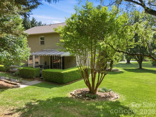 306 Woodview Court, Fletcher, NC 28732