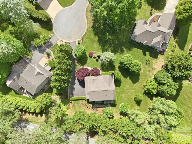 306 Woodview Court, Fletcher, NC 28732