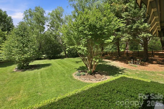 306 Woodview Court, Fletcher, NC 28732